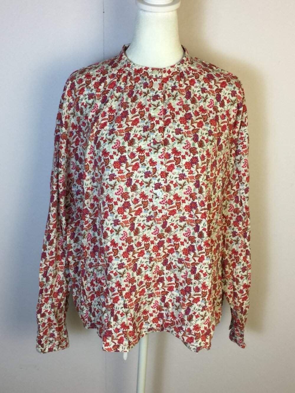 New! Universal Thread Blouse Top Size M Womans Red Floral Long Sleeve High Neck